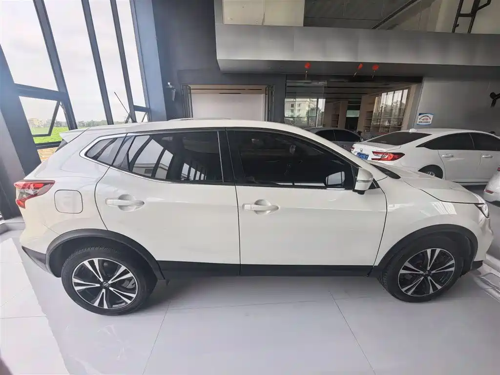 Nissan Qashqai — фото 5