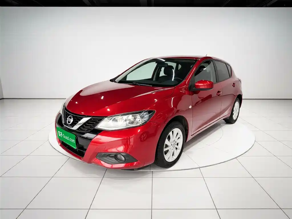 Nissan Tiida — фото 2
