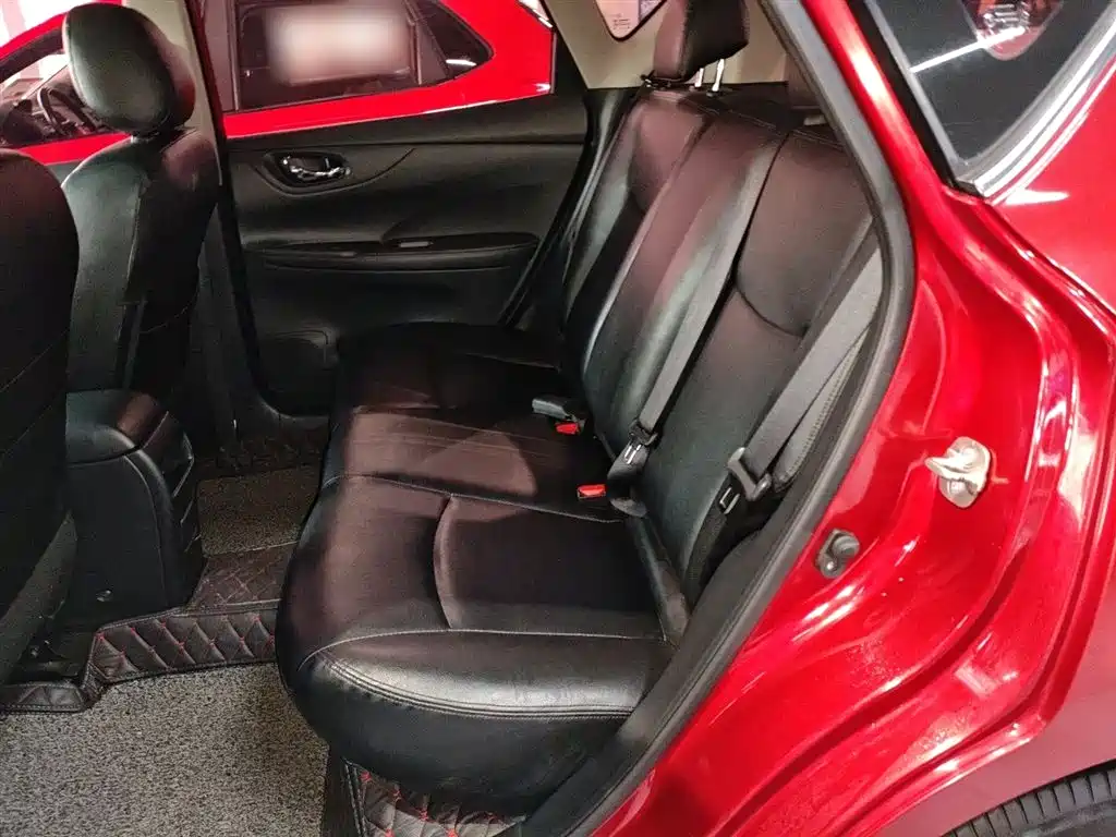 Nissan Tiida — фото 13