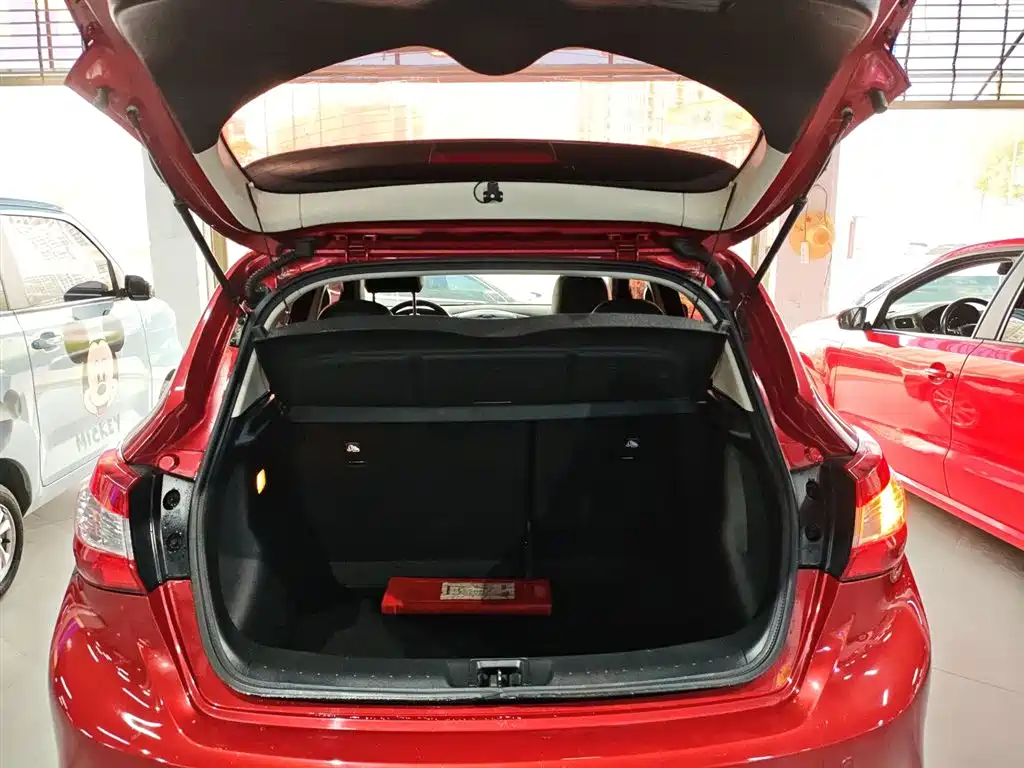 Nissan Tiida — фото 15