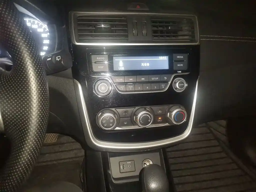 Nissan Tiida — фото 13
