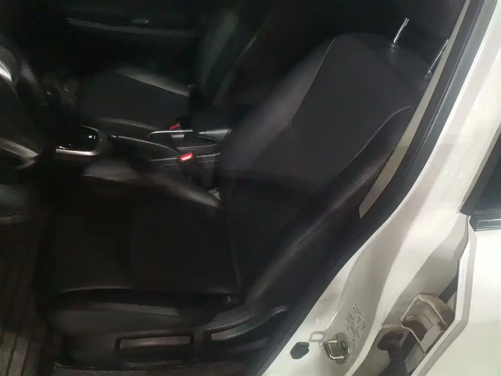 Nissan Tiida — фото 15