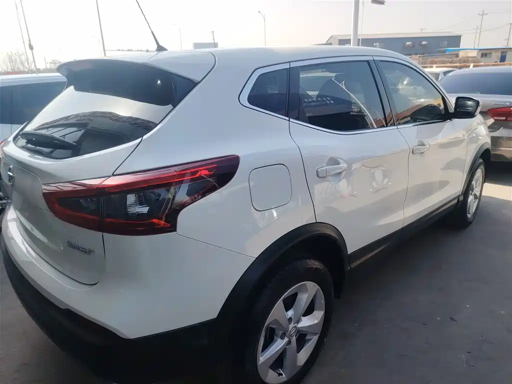 Nissan Qashqai — фото 7