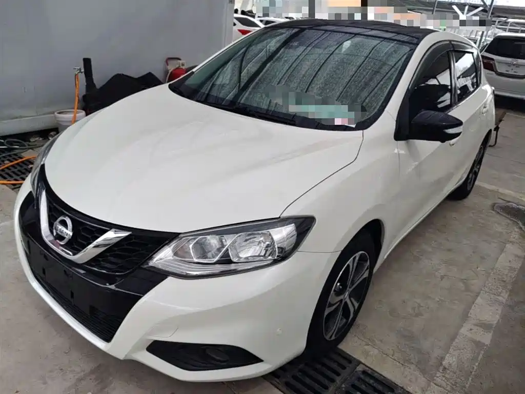 Nissan Tiida — фото 2