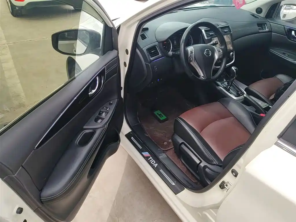 Nissan Tiida — фото 15