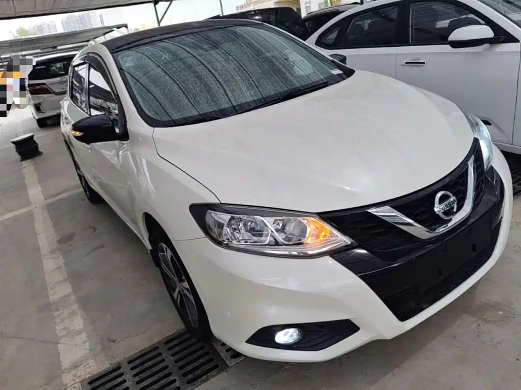 Nissan Tiida — фото 4