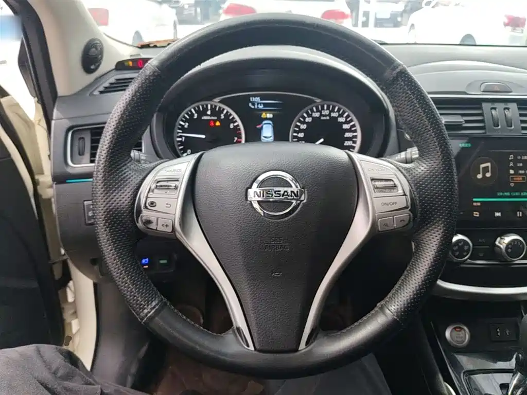 Nissan Tiida — фото 10