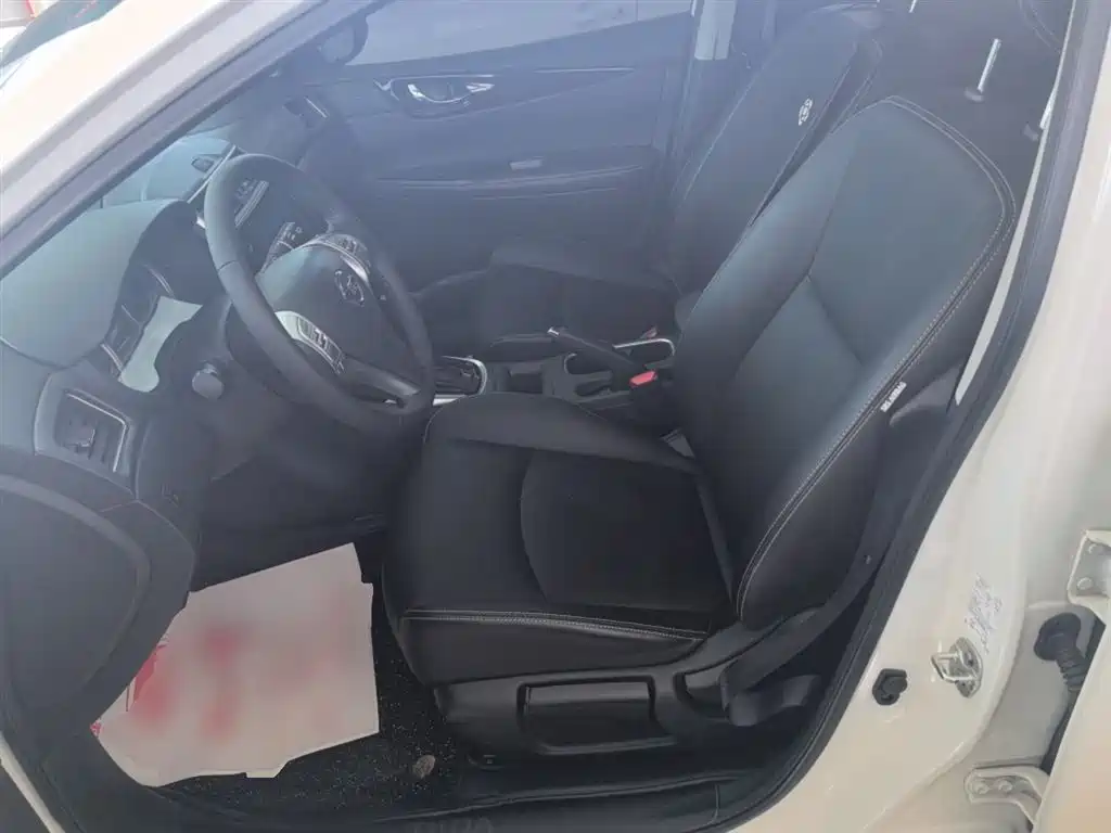 Nissan Tiida — фото 11