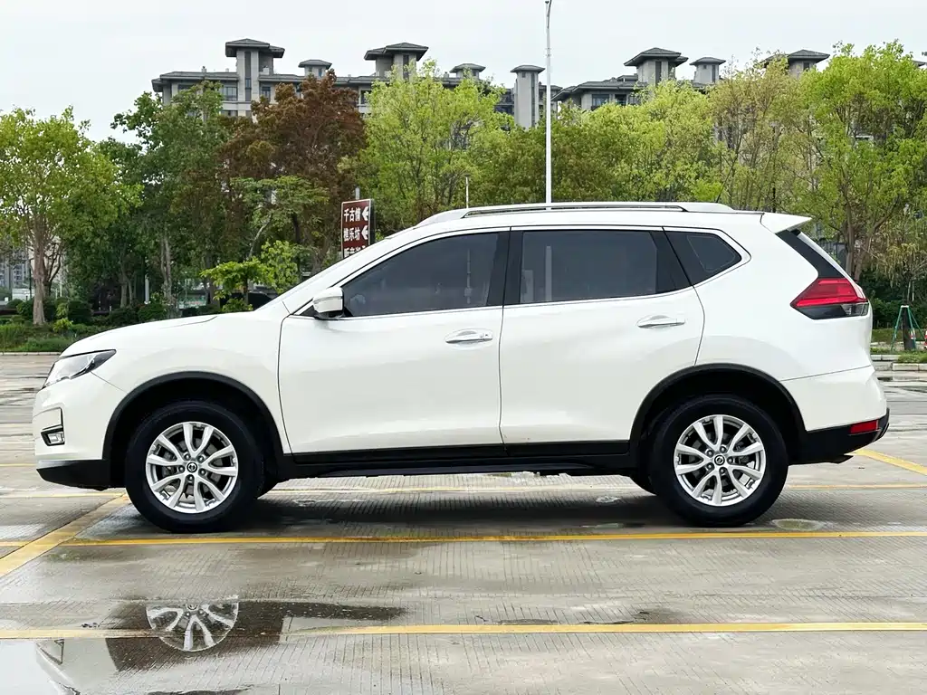 Nissan X-Trail — фото 20