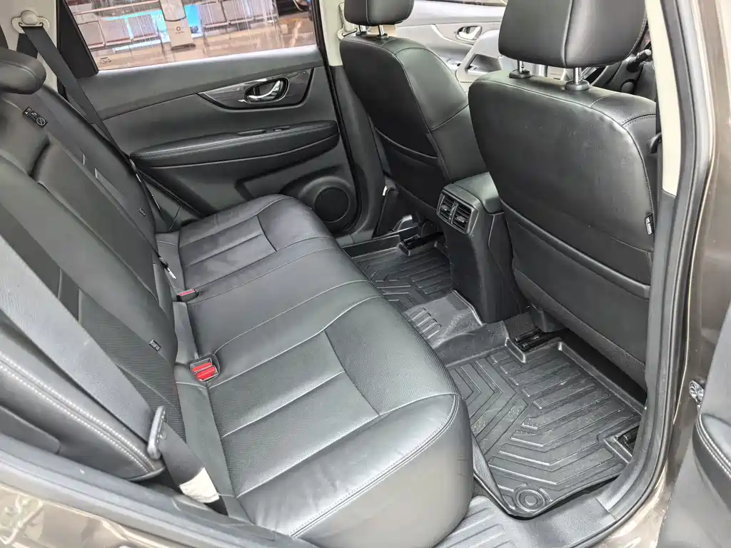 Nissan X-Trail — фото 11