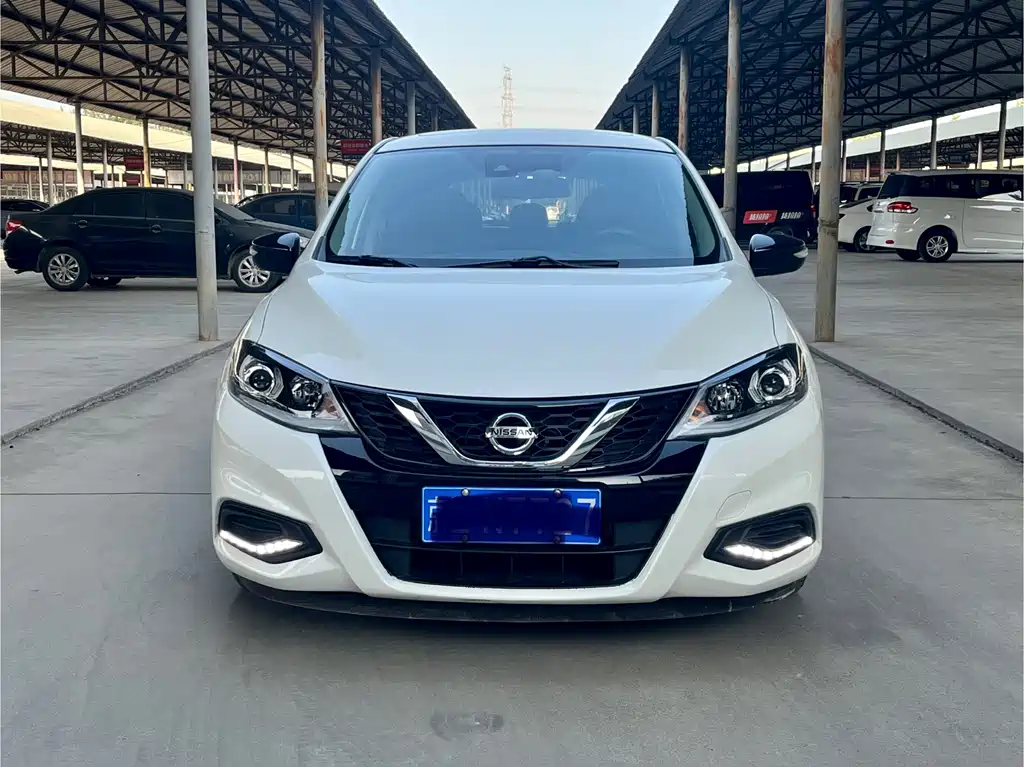 Nissan Tiida — фото 2