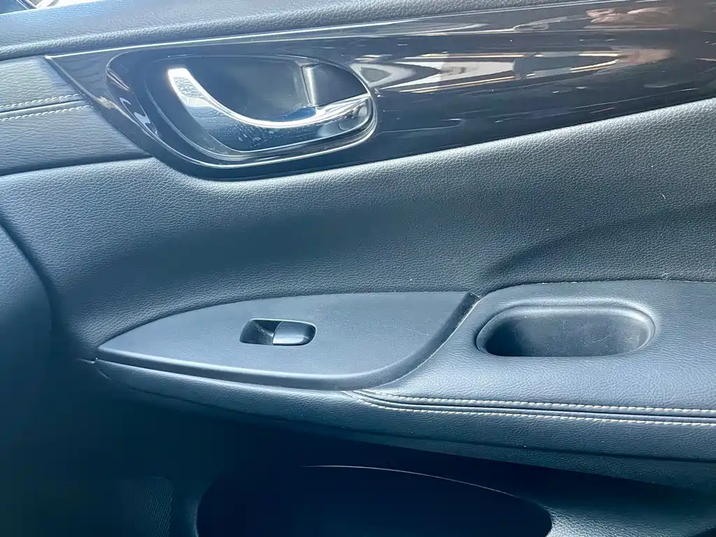 Nissan Tiida — фото 13