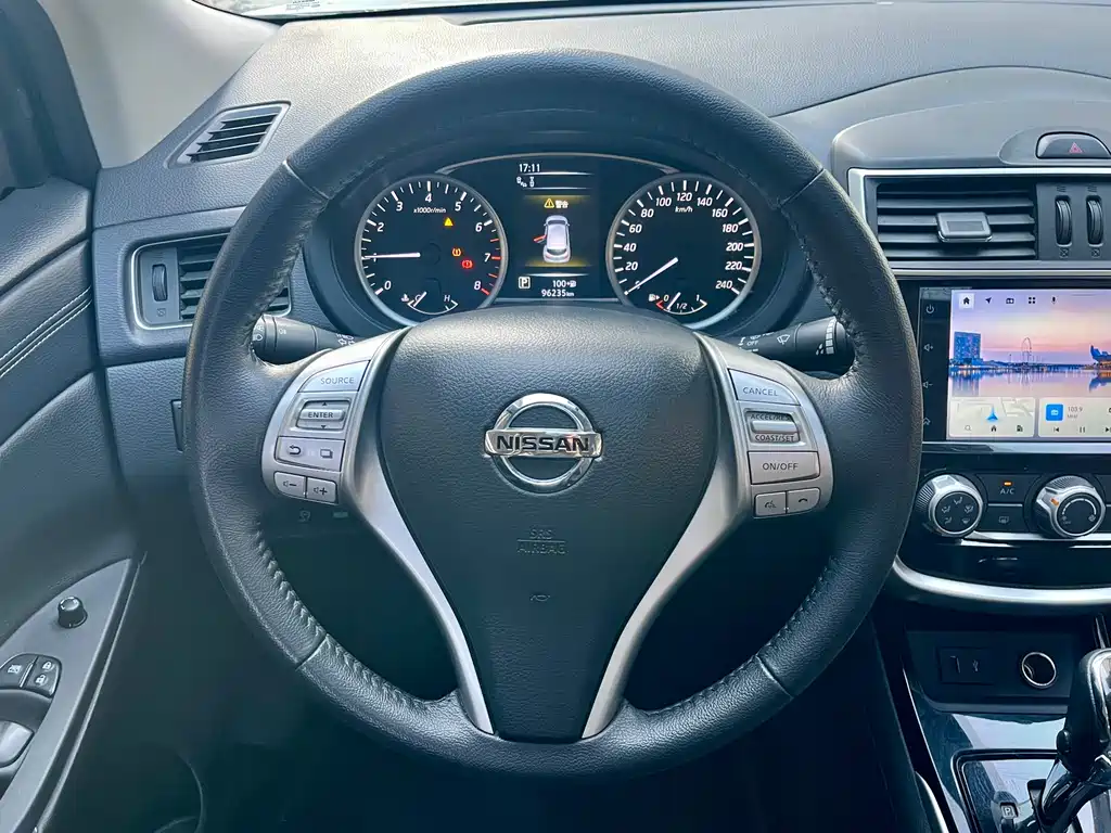 Nissan Tiida — фото 18