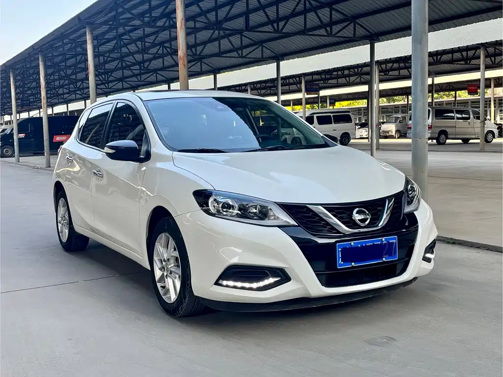Nissan Tiida — фото 3