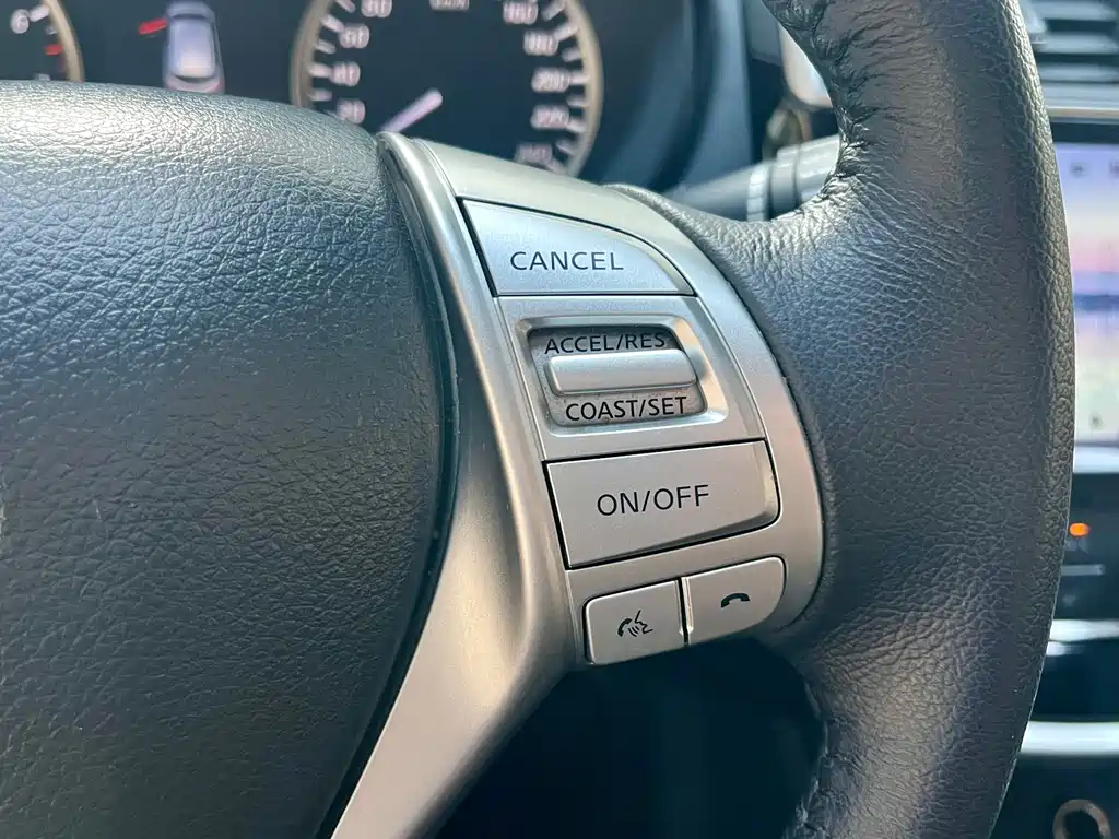 Nissan Tiida — фото 10