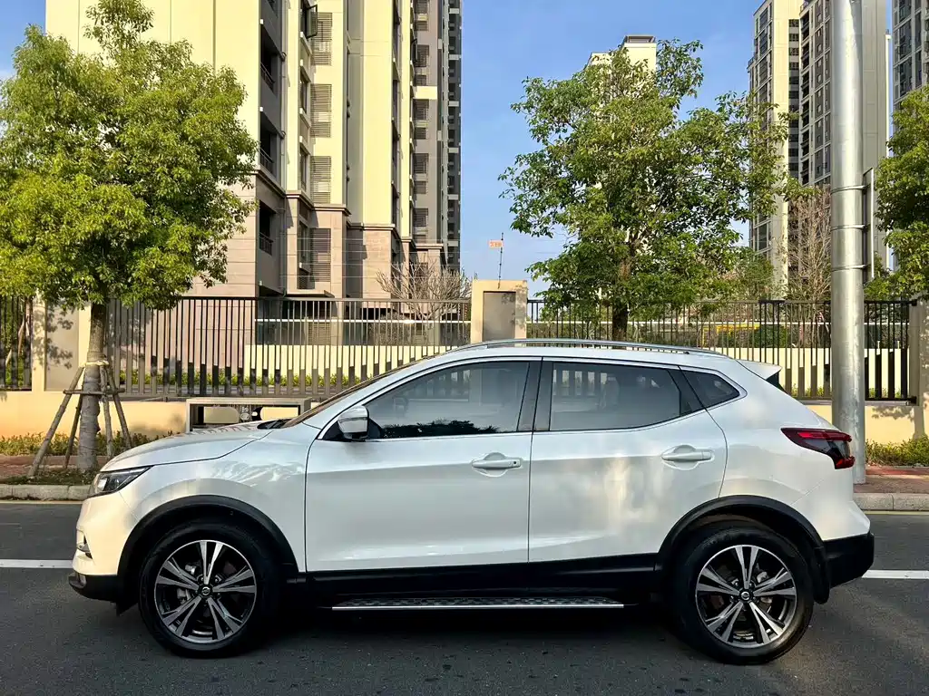 Nissan Qashqai — фото 9