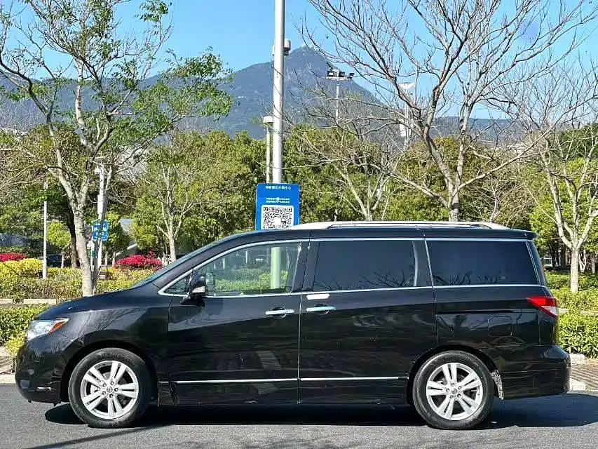 Nissan Quest — фото 3