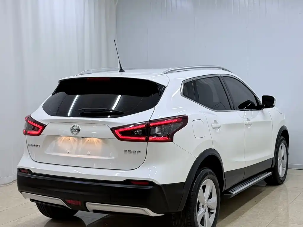 Nissan Qashqai — фото 4