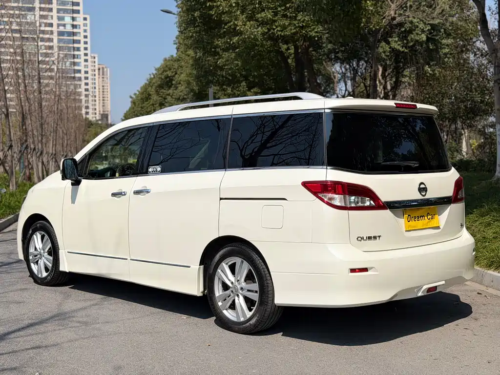 Nissan Quest — фото 4