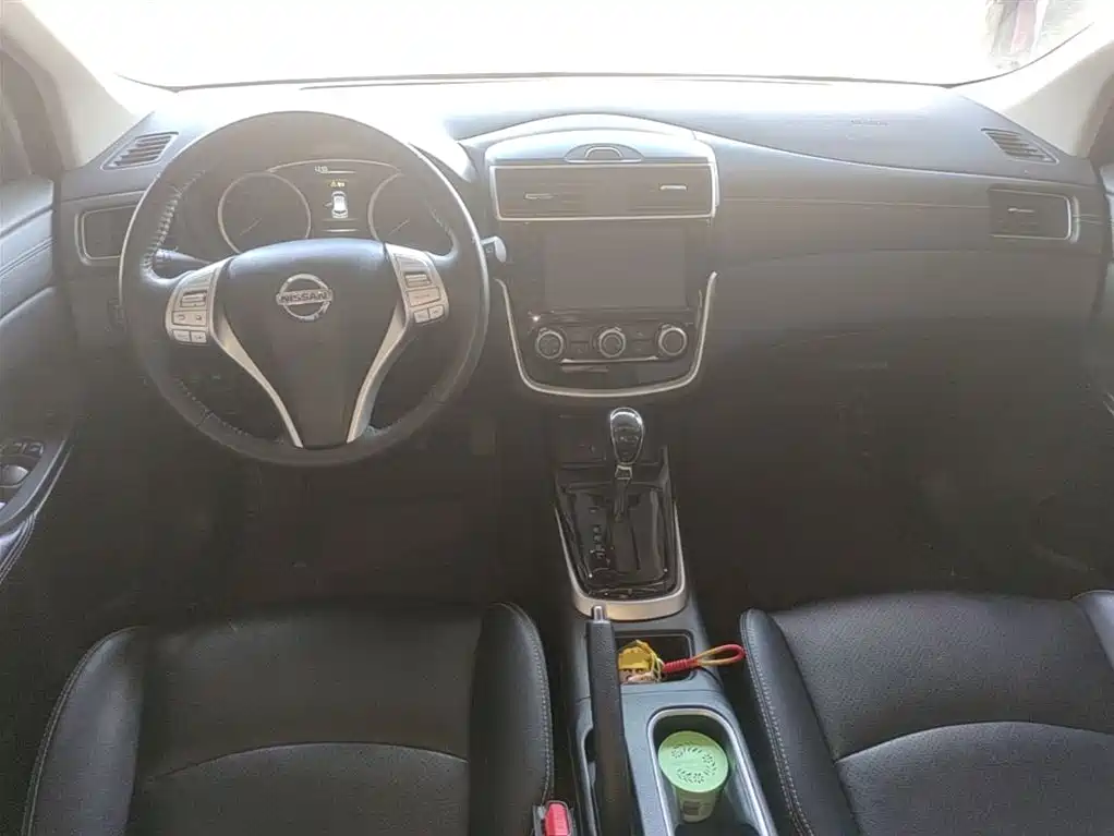 Nissan Tiida — фото 10