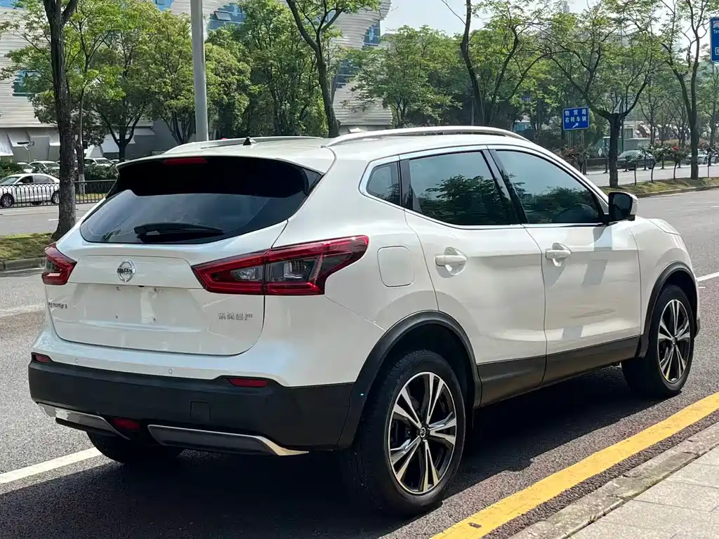 Nissan Qashqai — фото 4