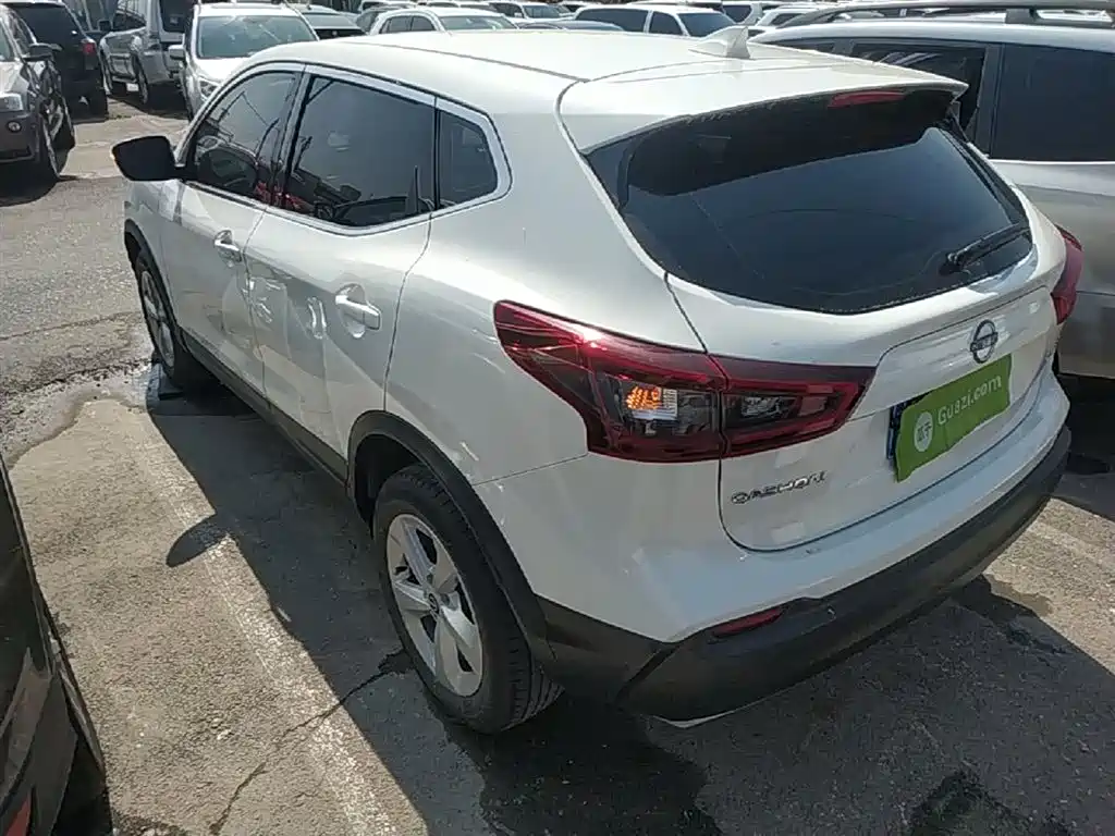 Nissan Qashqai — фото 5