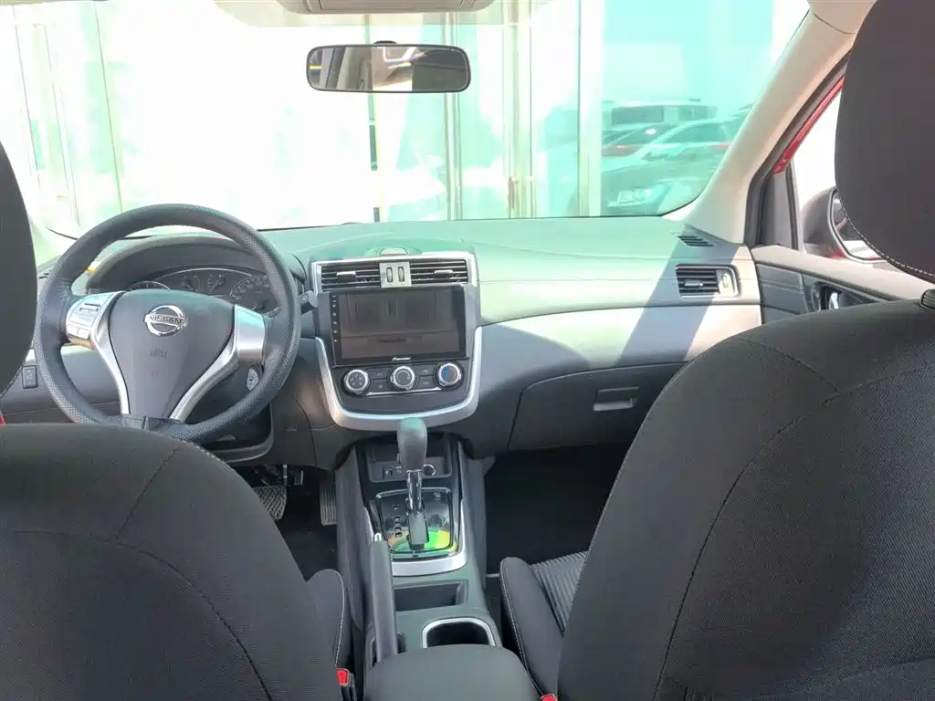 Nissan Tiida — фото 10