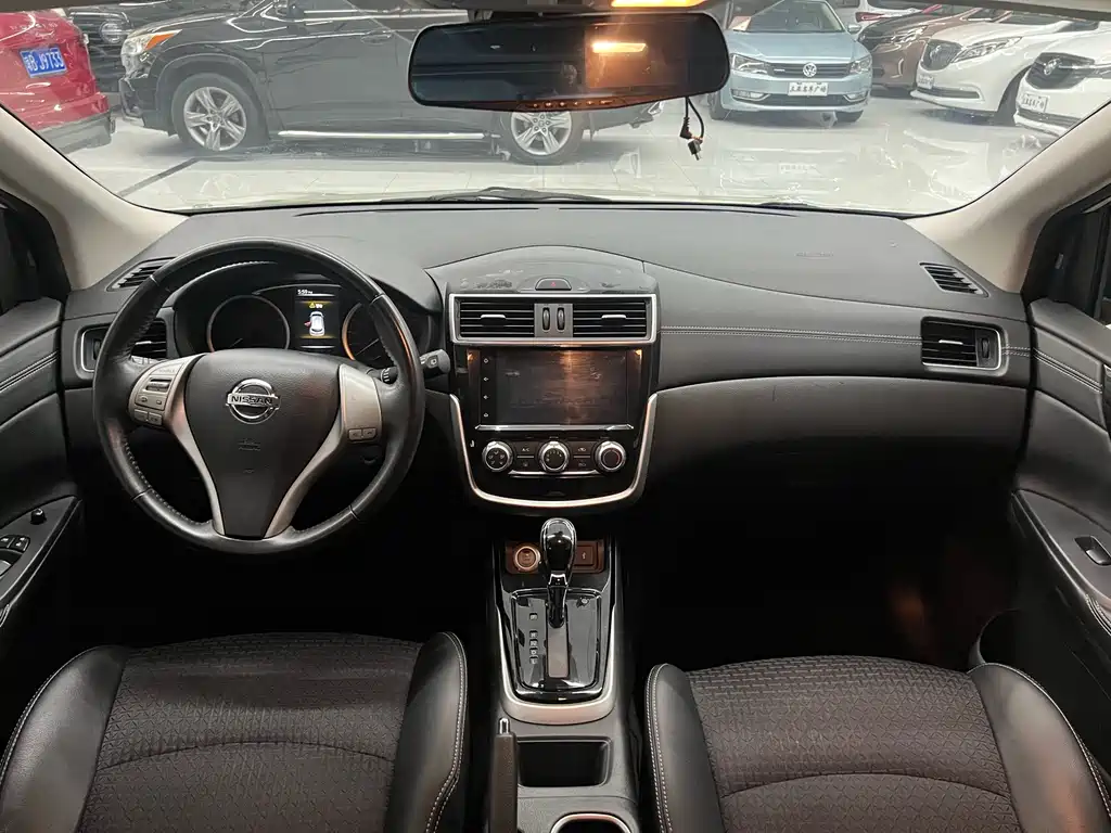 Nissan Tiida — фото 6