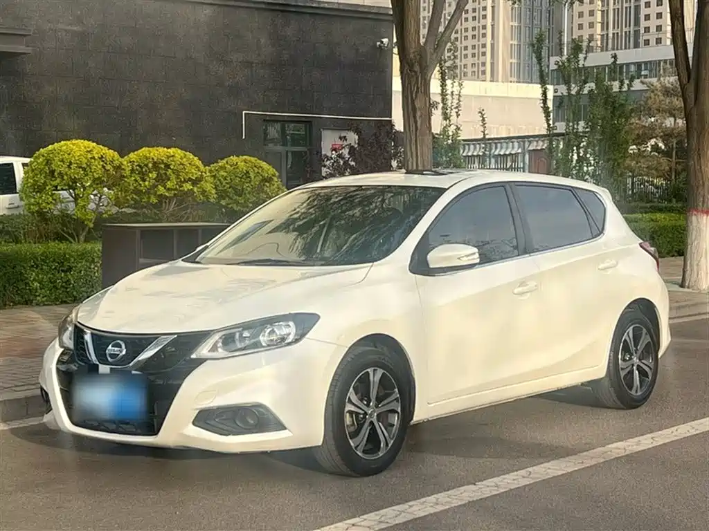 Nissan Tiida — фото 2