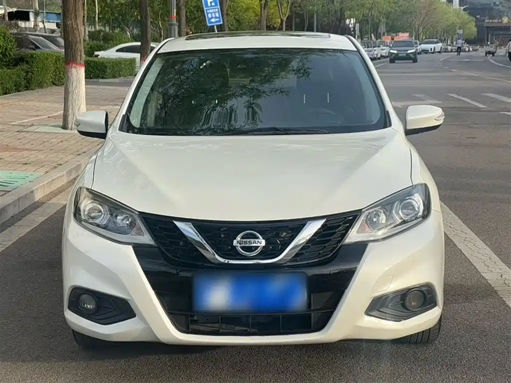 Nissan Tiida — фото 7