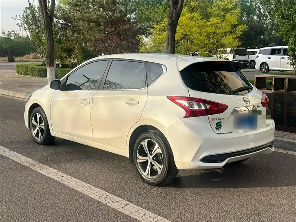 Nissan Tiida — фото 10