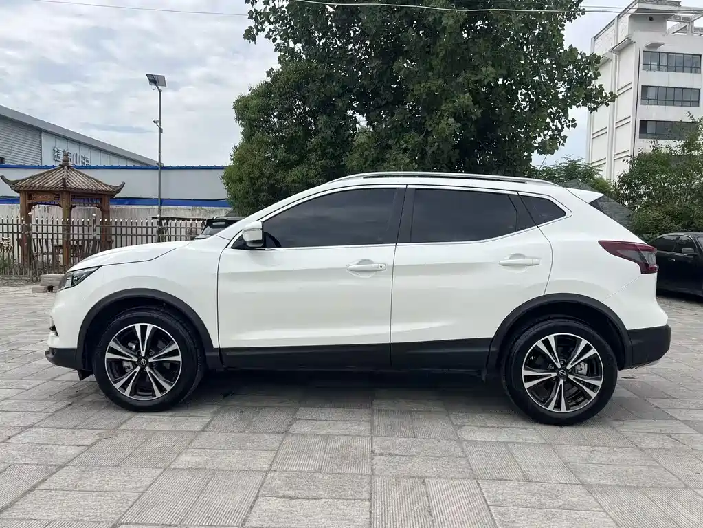 Nissan Qashqai — фото 4