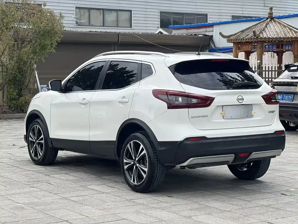 Nissan Qashqai — фото 9