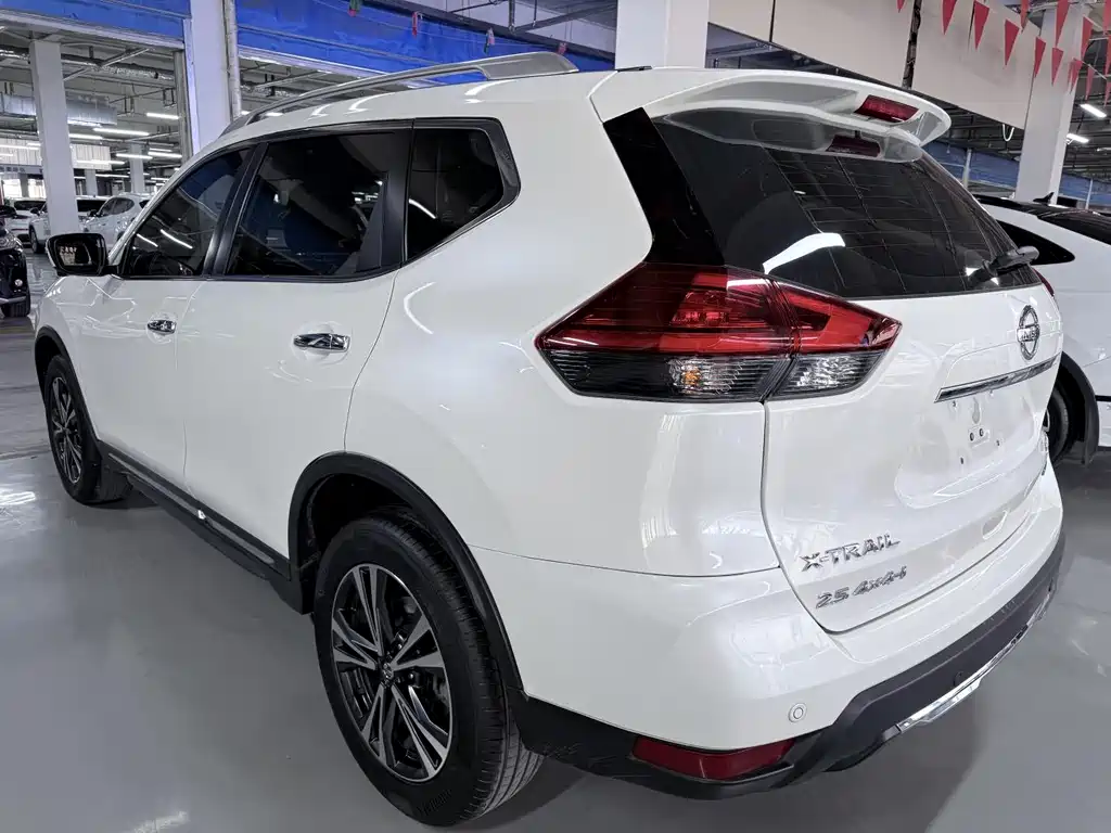 Nissan X-Trail — фото 17