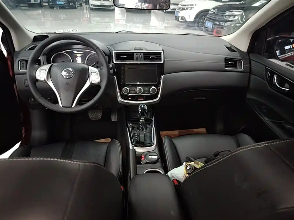 Nissan Tiida — фото 10