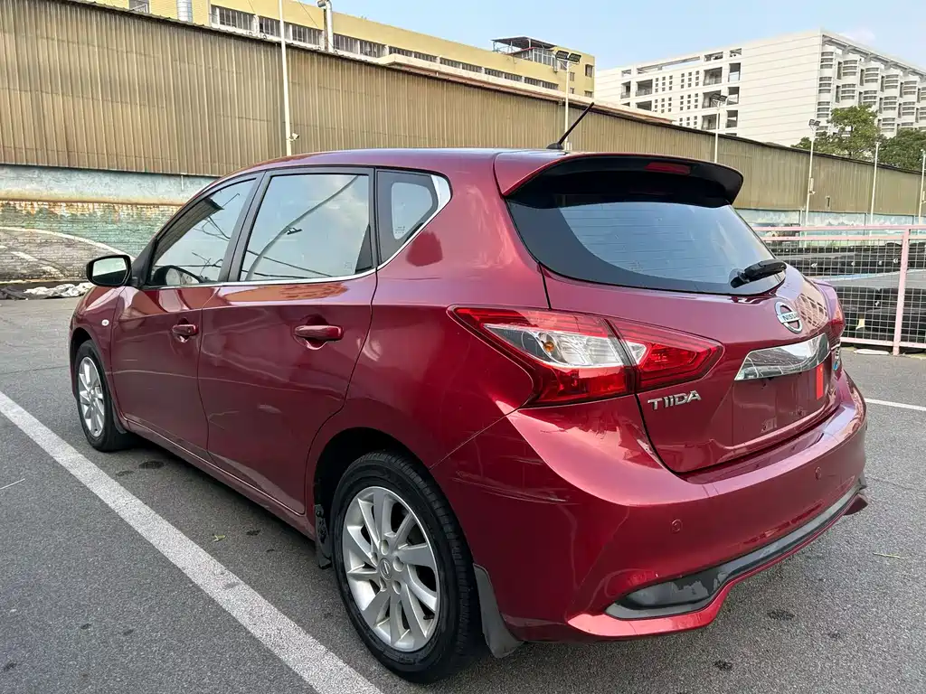 Nissan Tiida — фото 4