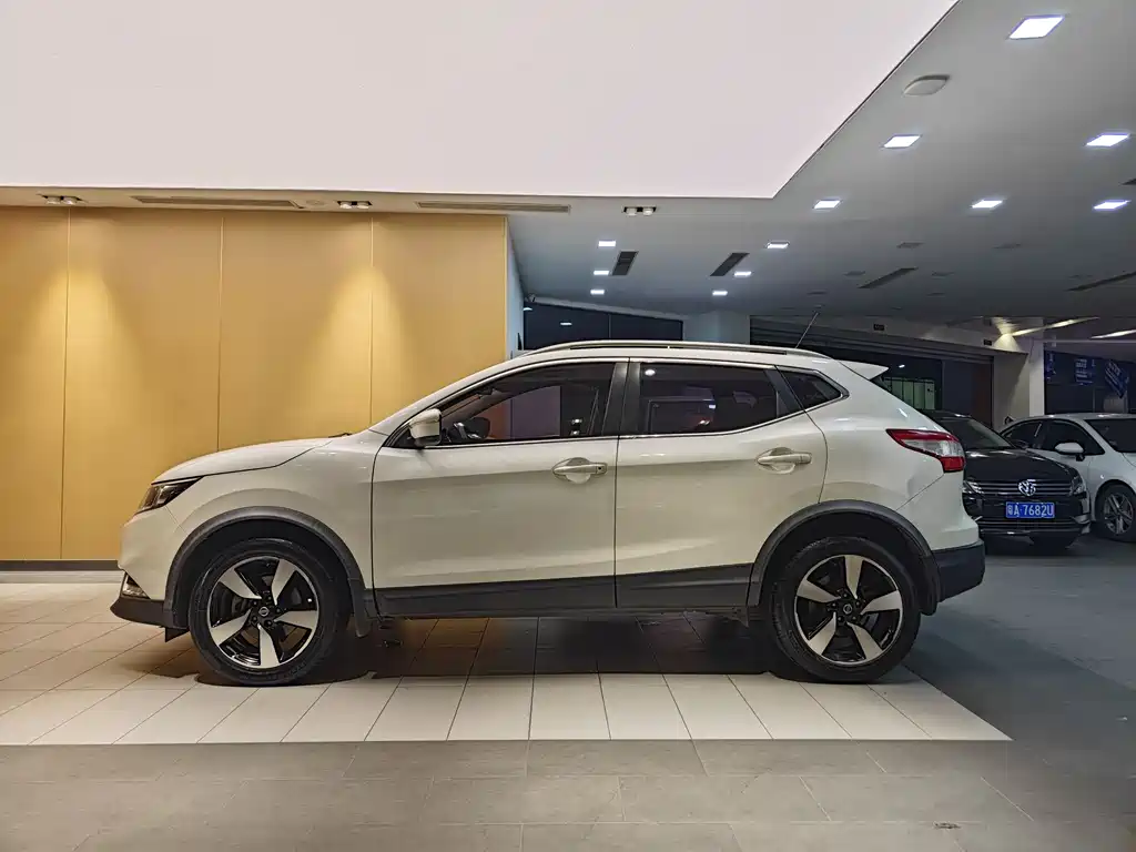 Nissan Qashqai — фото 6