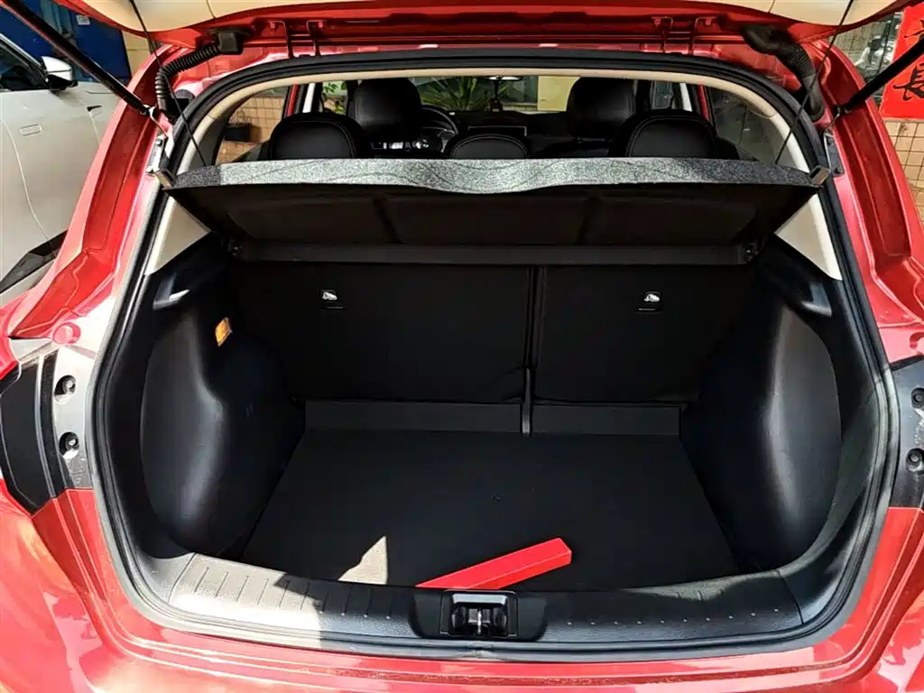 Nissan Tiida — фото 19