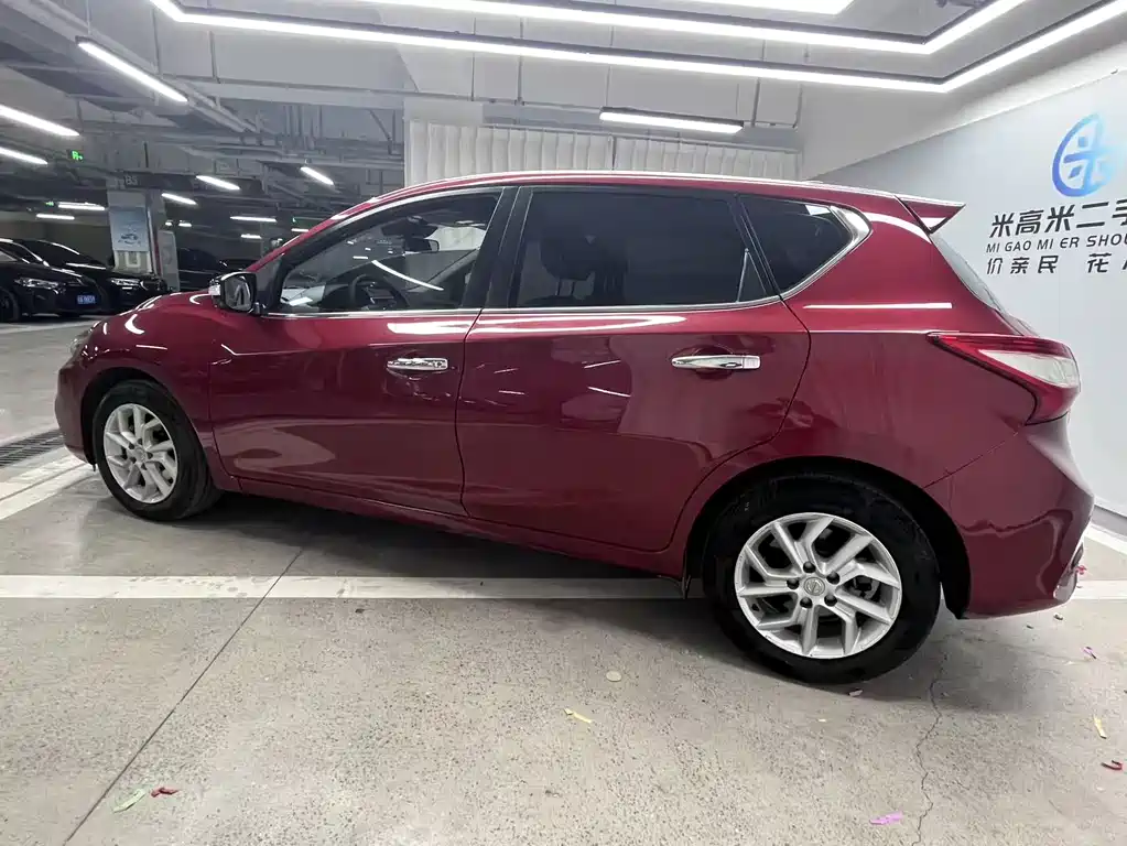 Nissan Tiida — фото 5