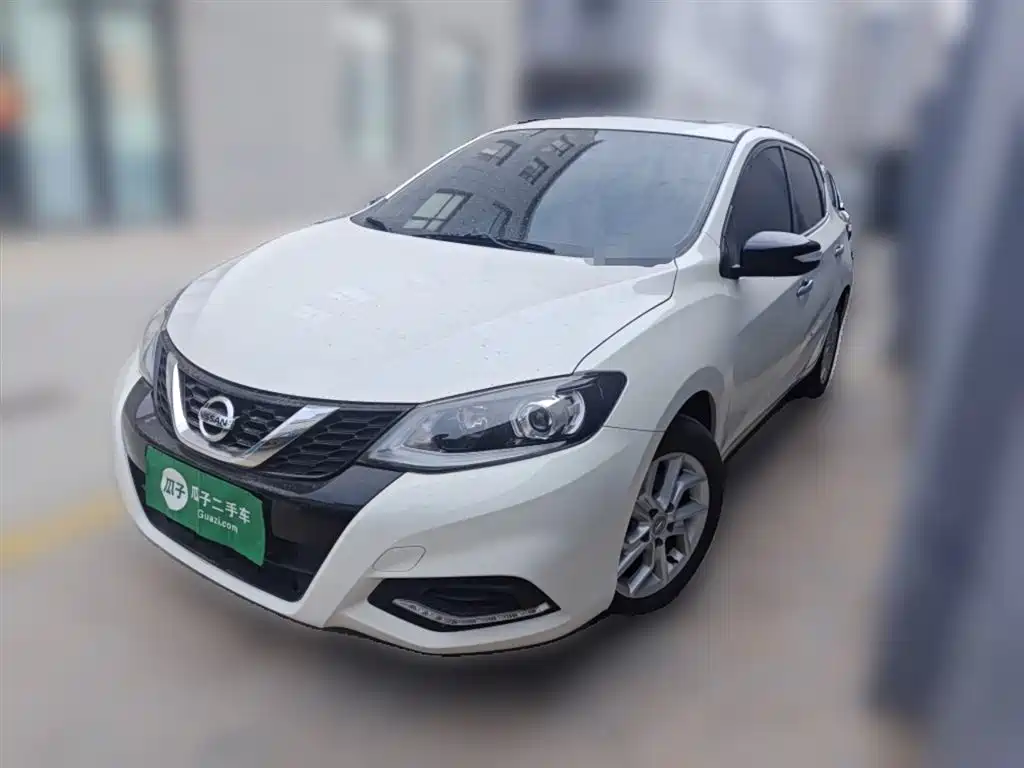 Nissan Tiida — фото 2