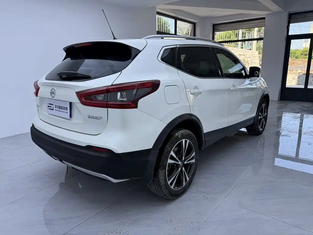 Nissan Qashqai — фото 4