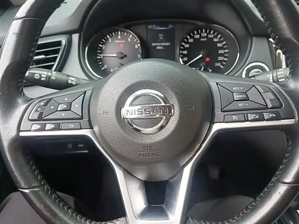 Nissan X-Trail — фото 11