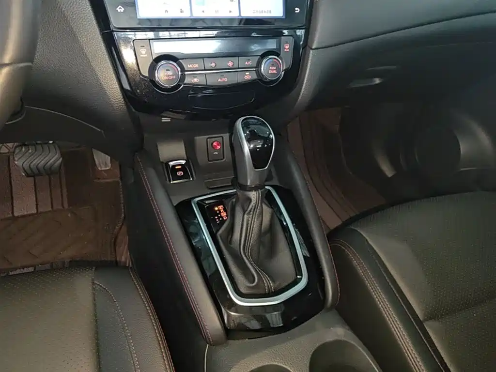 Nissan Qashqai — фото 14