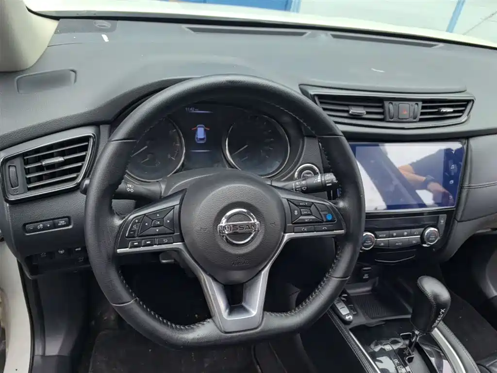 Nissan X-Trail — фото 11