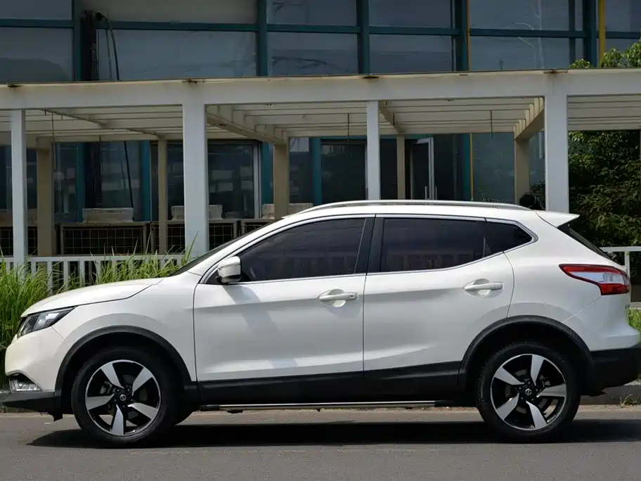 Nissan Qashqai — фото 2