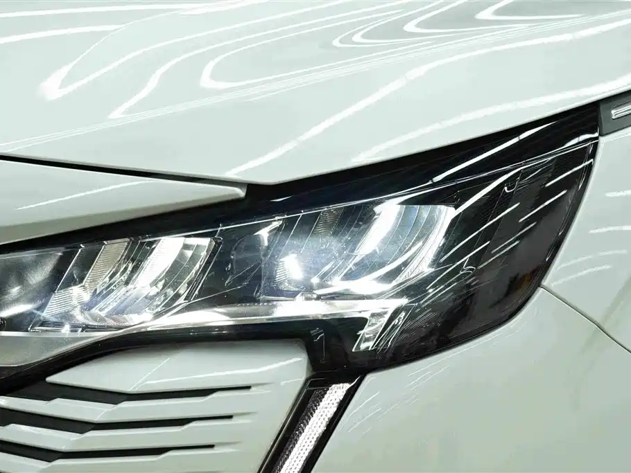 Peugeot 5008 — фото 9