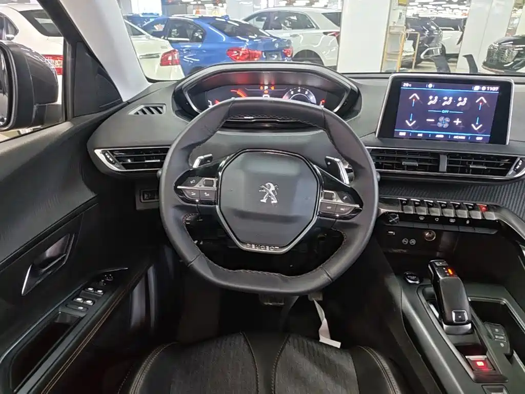 Peugeot 5008 — фото 11