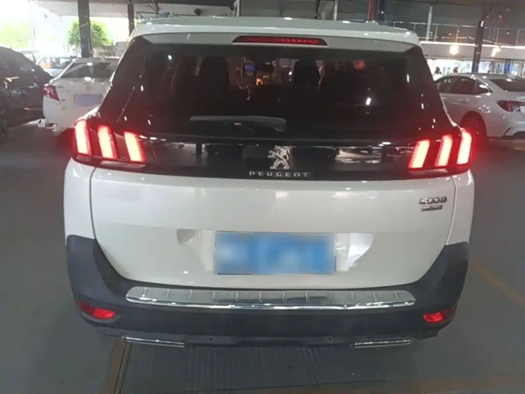 Peugeot 5008 — фото 6