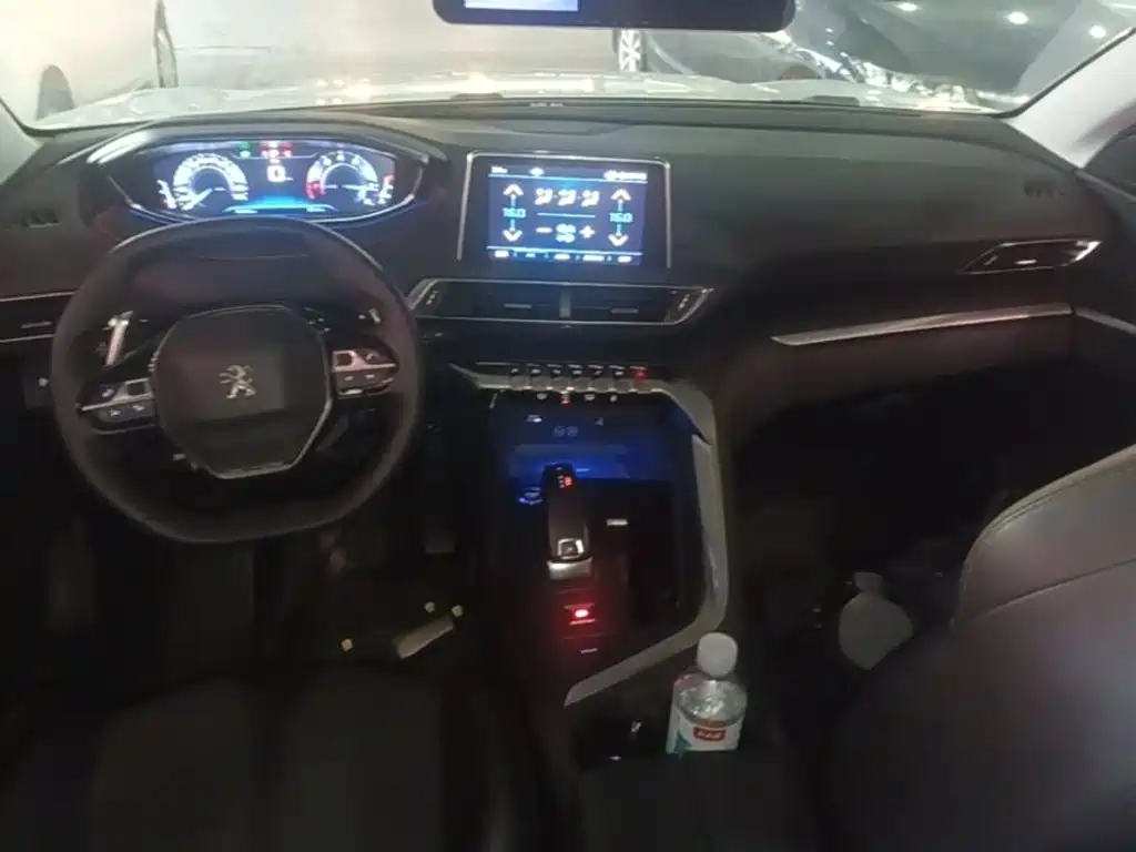 Peugeot 5008 — фото 10