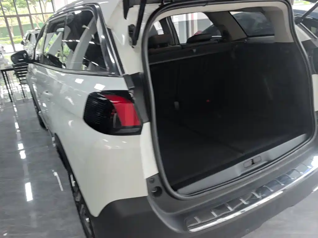 Peugeot 5008 — фото 23